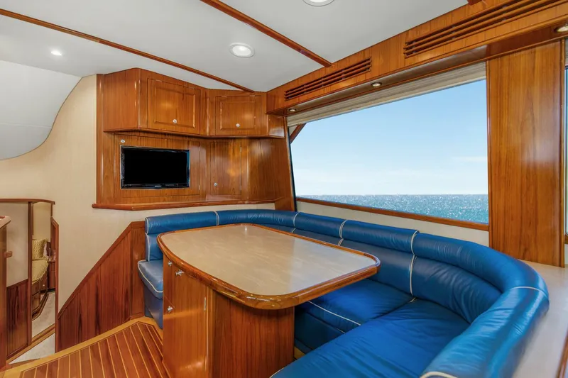 Slide: The Image of 2005 76 Whiticar Enclosed Bridge Badonkadonk Salon (3) - 4982443