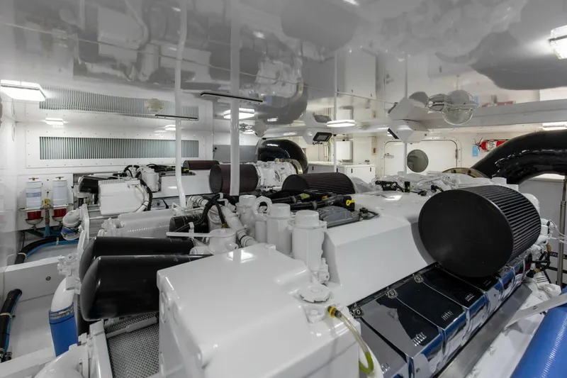 Slide: The Image of 2005 76 Whiticar Enclosed Bridge Badonkadonk Engine Room (10) - 4982696