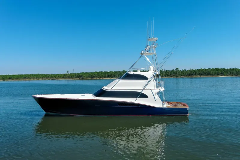 Slide: The Image of 2005 76 Whiticar Enclosed Bridge Badonkadonk Exterior Profile (3) - 4982778