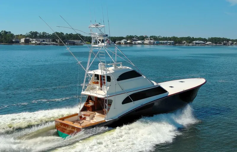 Slide: The Image of 2005 76 Whiticar Enclosed Bridge Badonkadonk Exterior Profile (4) - 4982780