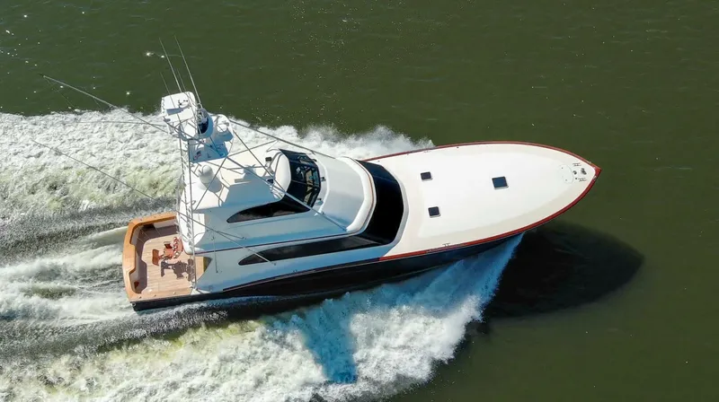 Slide: The Image of 2005 76 Whiticar Enclosed Bridge Badonkadonk Exterior Profile (6) - 4982784