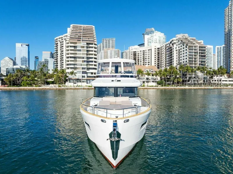 Slide: The Image of Sirena 58 2022 - 4982700