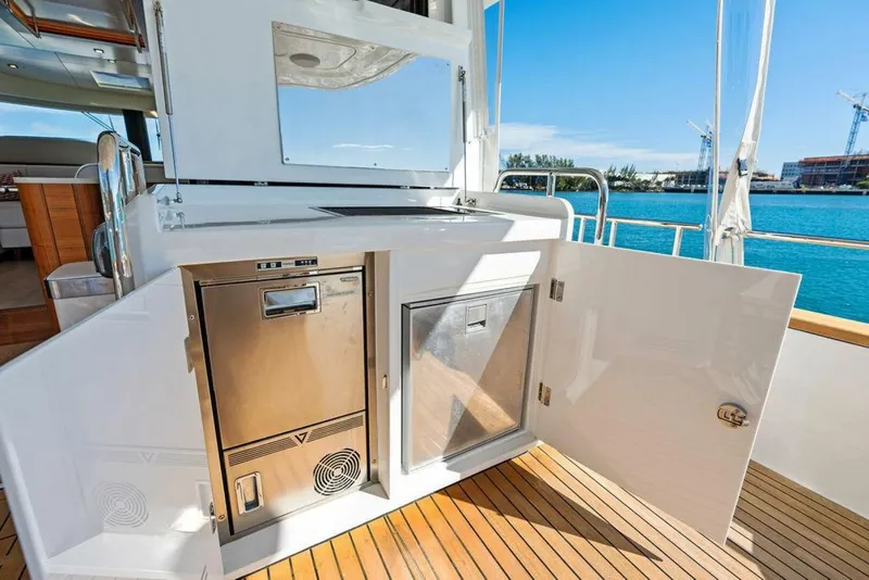 Slide: The Image of Sirena 58 2022 - 4982712