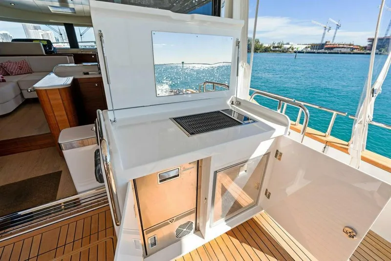 Slide: The Image of Sirena 58 2022 - 4982713