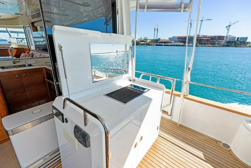 Slide: The Image of Sirena 58 2022 - 4982714