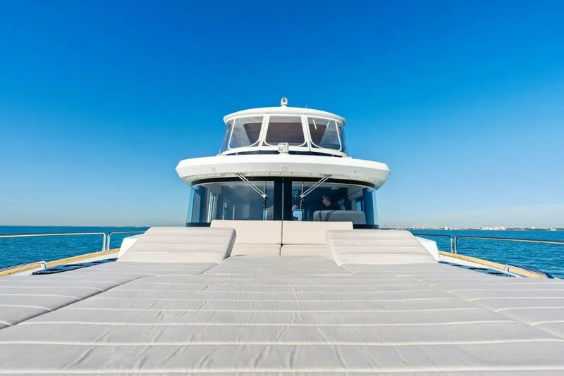 Slide: The Image of Sirena 58 2022 - 4982717