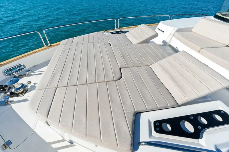 Slide: The Image of Sirena 58 2022 - 4982718