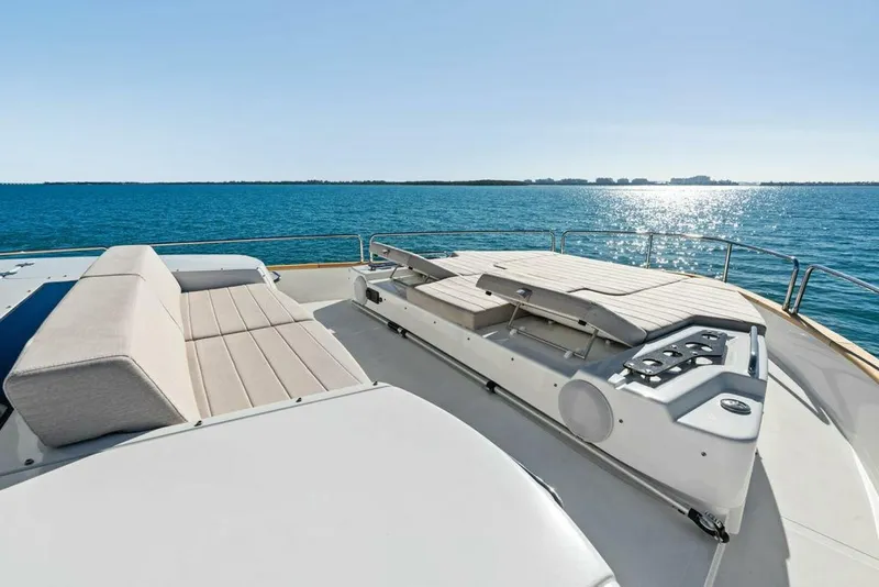 Slide: The Image of Sirena 58 2022 - 4982719