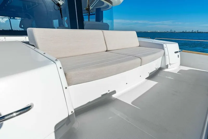 Slide: The Image of Sirena 58 2022 - 4982720