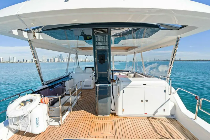 Slide: The Image of Sirena 58 2022 - 4982723