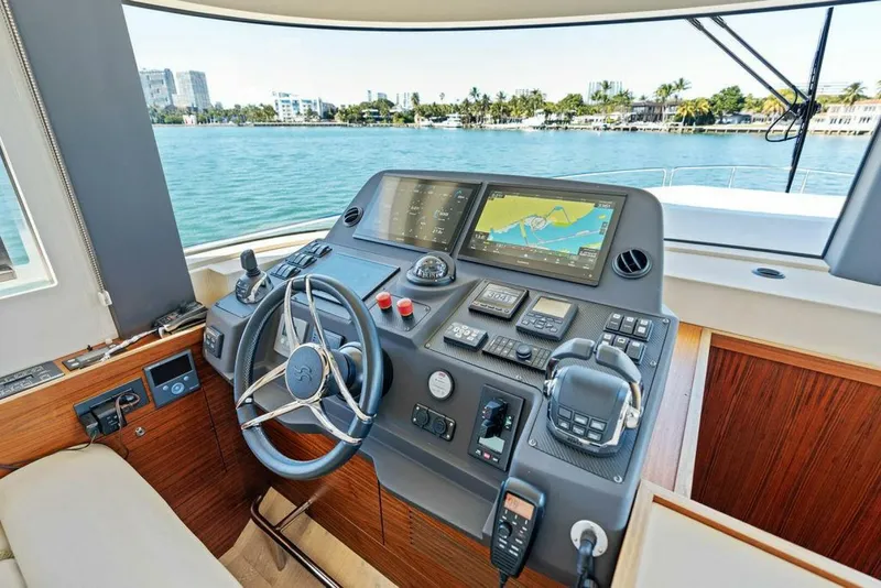 Slide: The Image of Sirena 58 2022 - 4982730