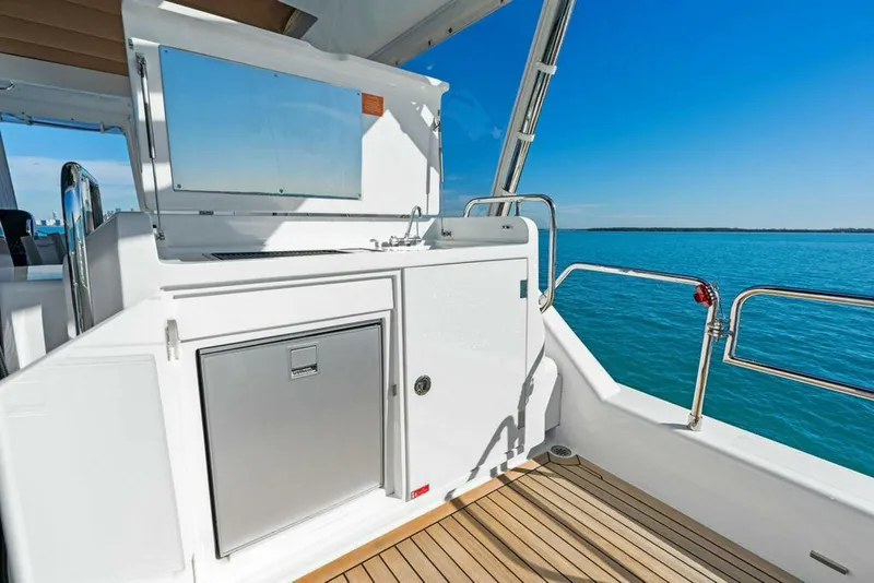 Slide: The Image of Sirena 58 2022 - 4982732