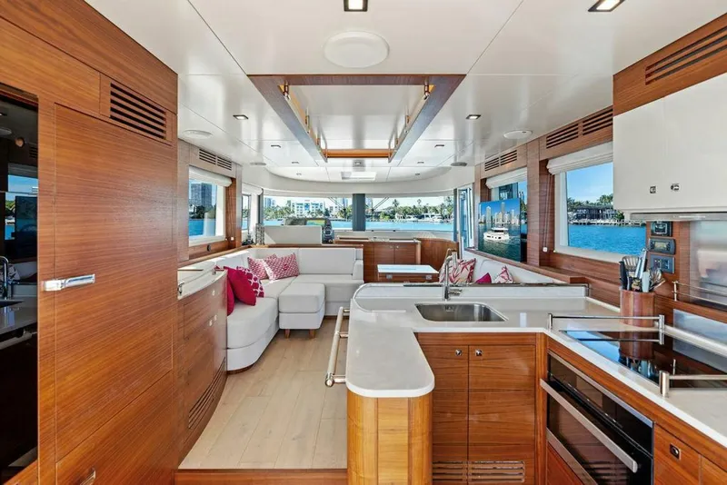 Slide: The Image of Sirena 58 2022 - 4982742