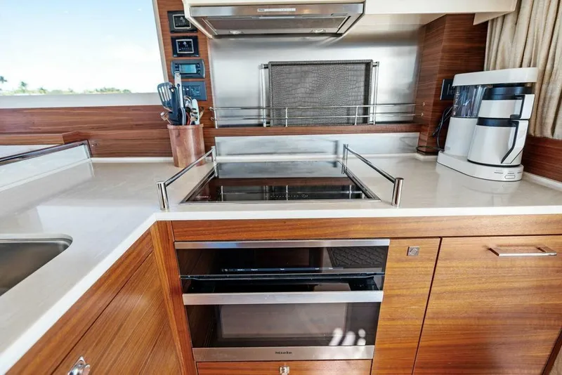 Slide: The Image of Sirena 58 2022 - 4982743