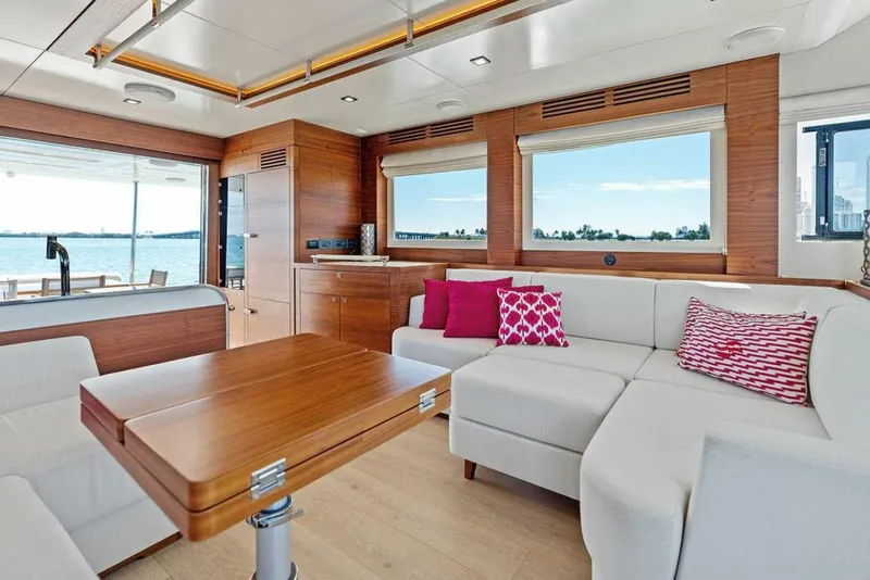 Slide: The Image of Sirena 58 2022 - 4982746