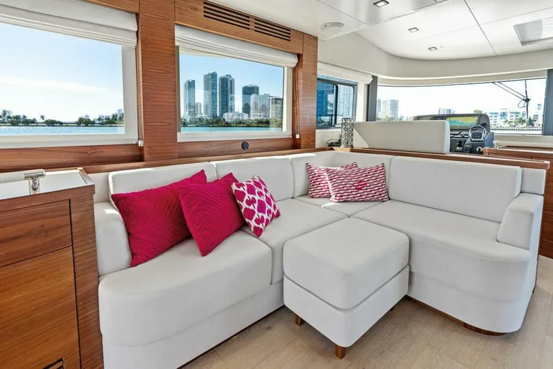 Slide: The Image of Sirena 58 2022 - 4982747