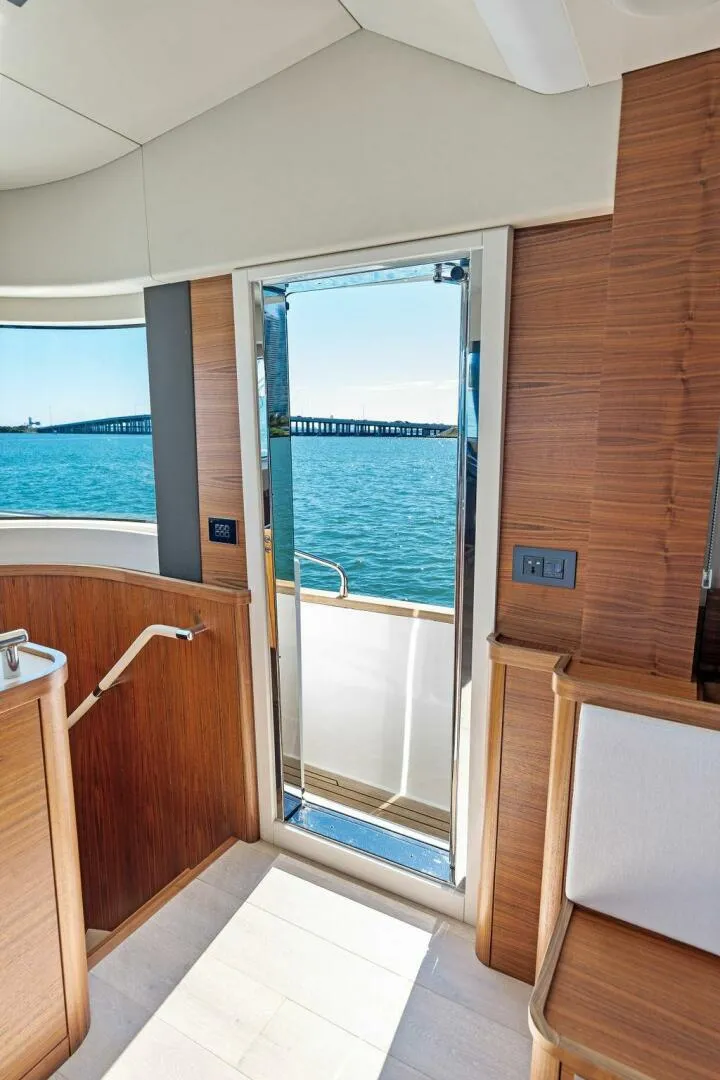 Slide: The Image of Sirena 58 2022 - 4982750