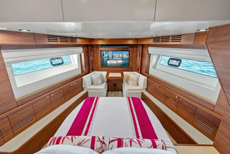 Slide: The Image of Sirena 58 2022 - 4982752