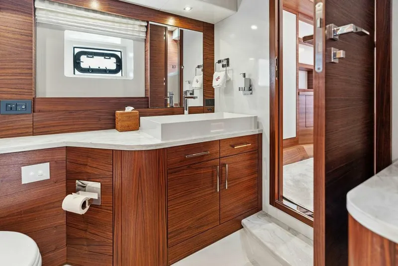 Slide: The Image of Sirena 58 2022 - 4982756