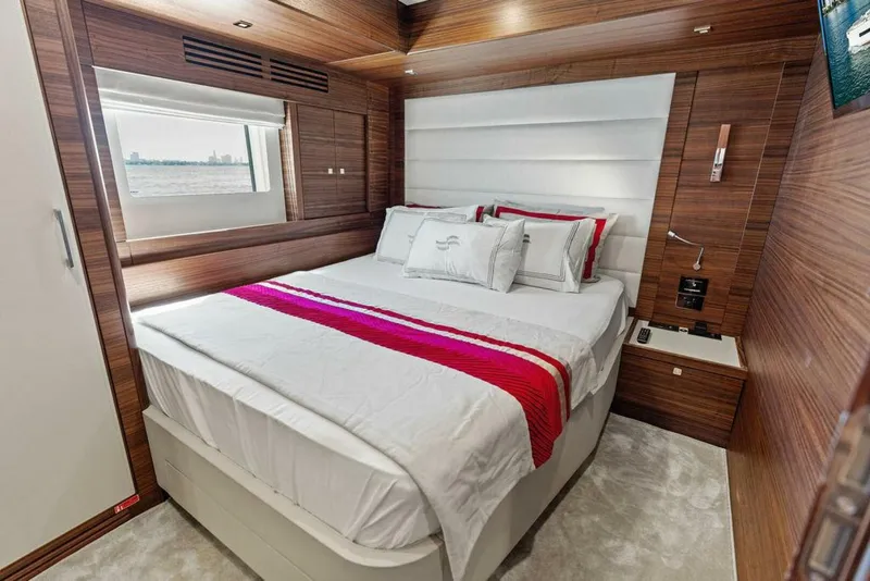 Slide: The Image of Sirena 58 2022 - 4982761