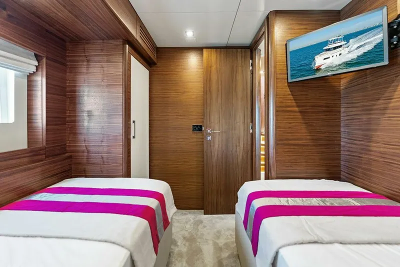 Slide: The Image of Sirena 58 2022 - 4982767