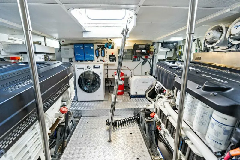 Slide: The Image of Sirena 58 2022 - 4982768