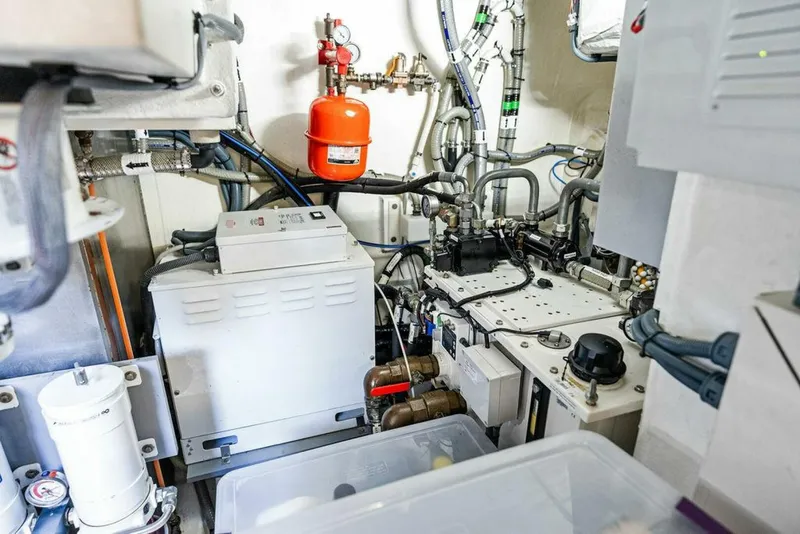 Slide: The Image of Sirena 58 2022 - 4982774