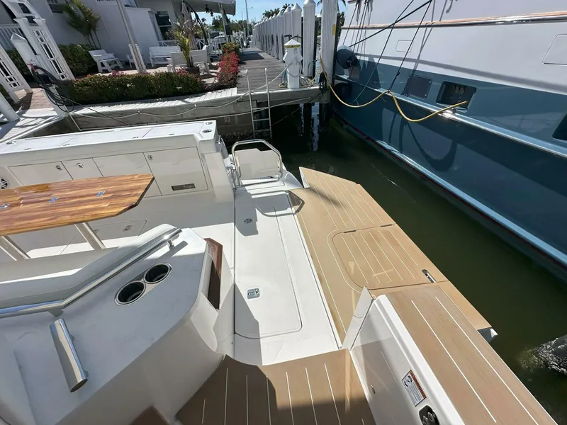 Slide: The Image of 2025 Tiara Yachts 60 EX - Wingdoor - 4986362