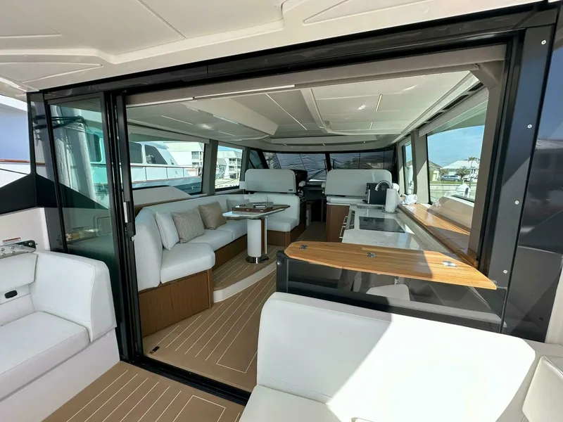 Slide: The Image of  2025 Tiara Yachts 60 EX-Salon Entry  - 6092074