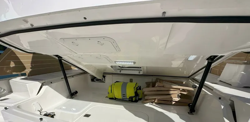 Slide: The Image of 2025 Tiara Yachts 60 EX - Trunk - 6092108