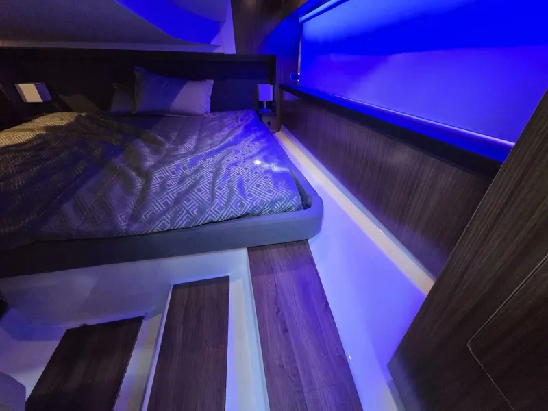 Slide: The Image of Four Winns V355 Coupe OB 2020 - 4985603