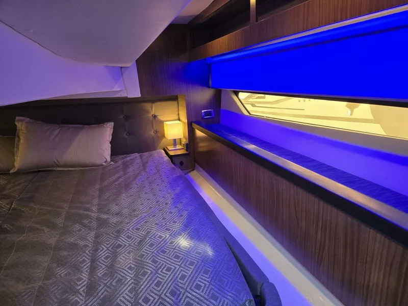 Slide: The Image of Four Winns V355 Coupe OB 2020 - 4985605