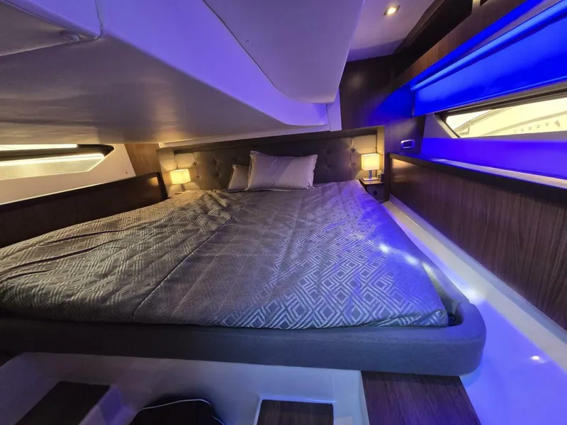 Slide: The Image of Four Winns V355 Coupe OB 2020 - 4985606