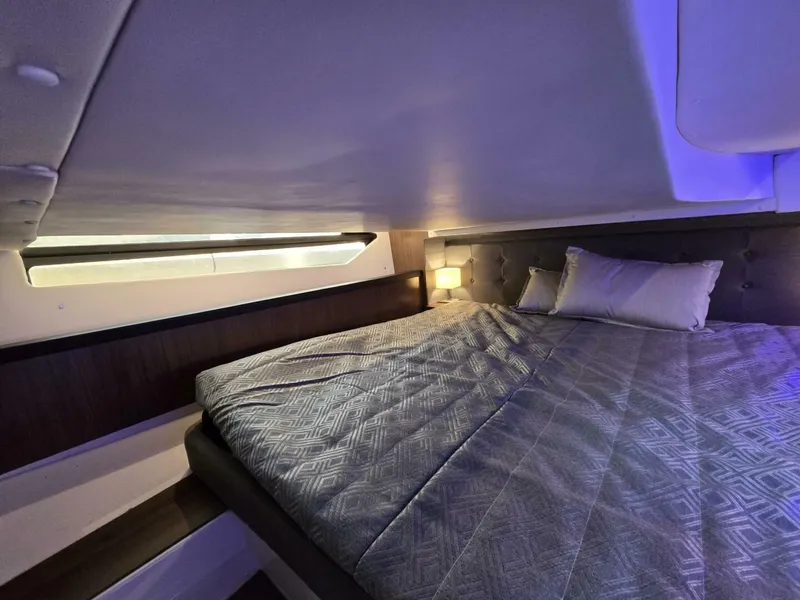 Slide: The Image of Four Winns V355 Coupe OB 2020 - 4985607