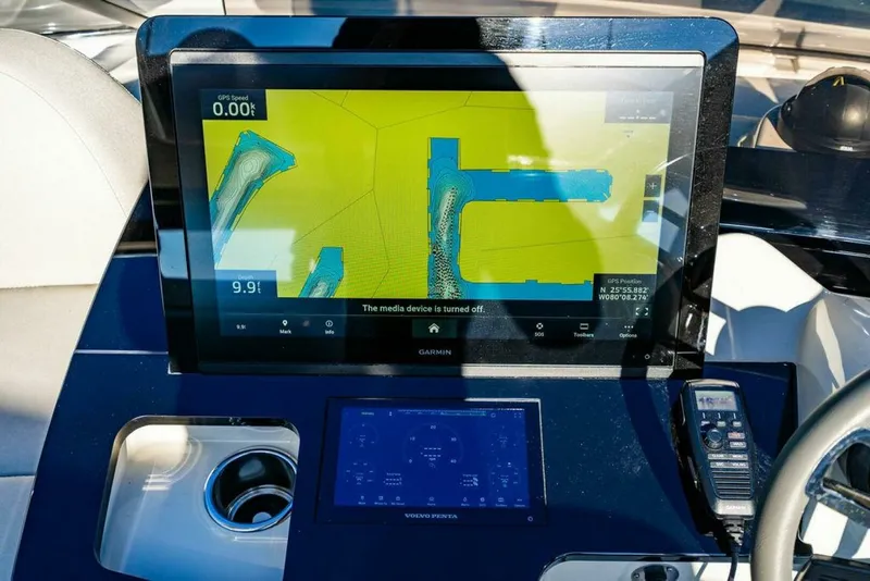 Slide: The Image of Absolute 64 - Kingship - Flybridge Helm 2023 Absolute 64 Navetta - Kingfish - 7651332