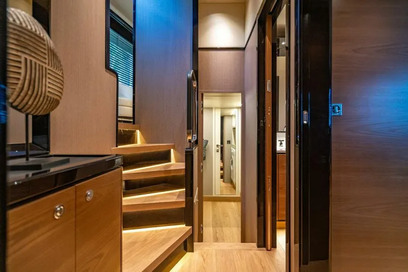 Slide: The Image of 2023 Absolute 64 Navetta - Kingfish - 4986152