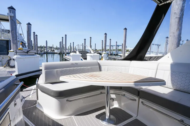 Slide: The Image of Sea Ray 320 Sundancer 2023 - 5270941