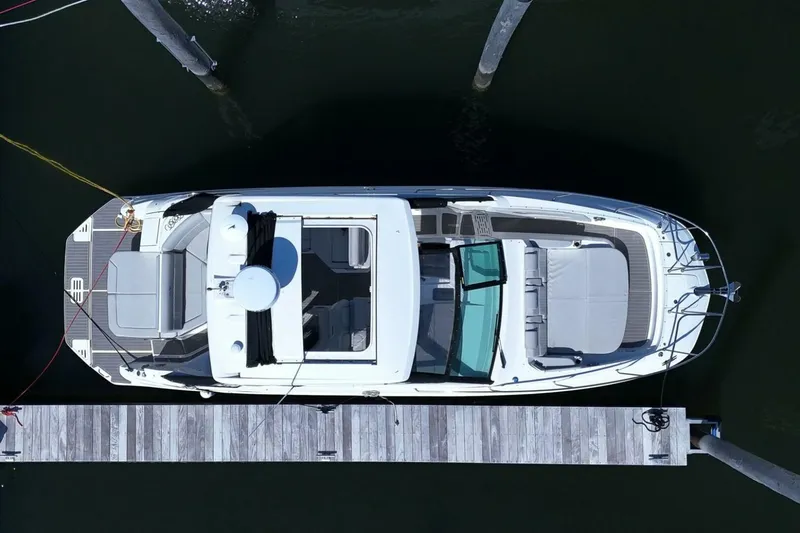 Slide: The Image of Sea Ray 320 Sundancer 2023 - 5270926