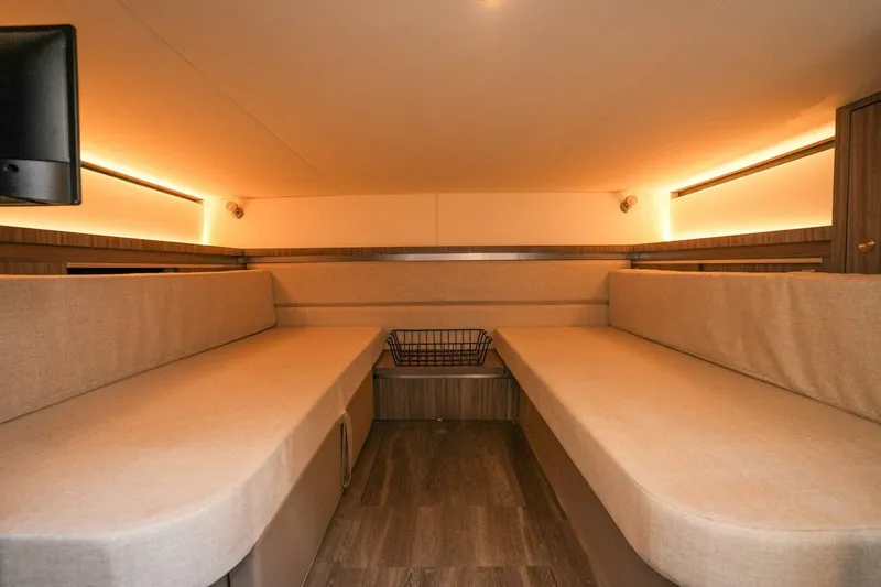 Slide: The Image of Sea Ray 320 Sundancer 2023 - 5270954