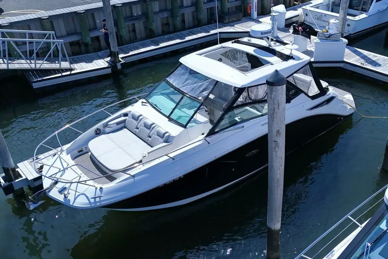 Slide: The Image of Sea Ray 320 Sundancer 2023 - 5270930