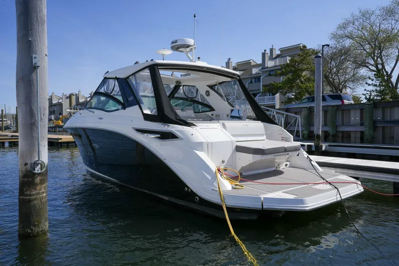 Slide: The Image of Sea Ray 320 Sundancer 2023 - 5270935