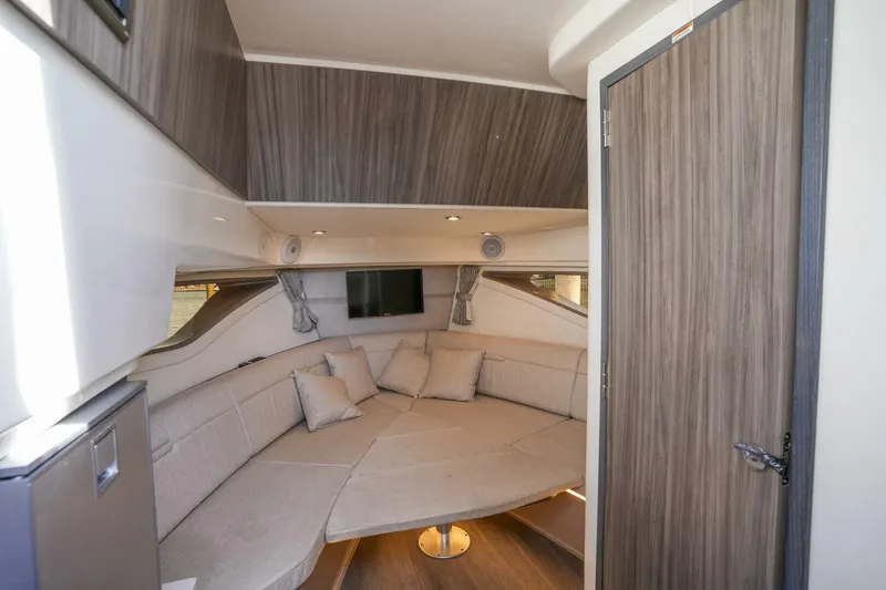 Slide: The Image of Sea Ray 320 Sundancer 2023 - 5270950