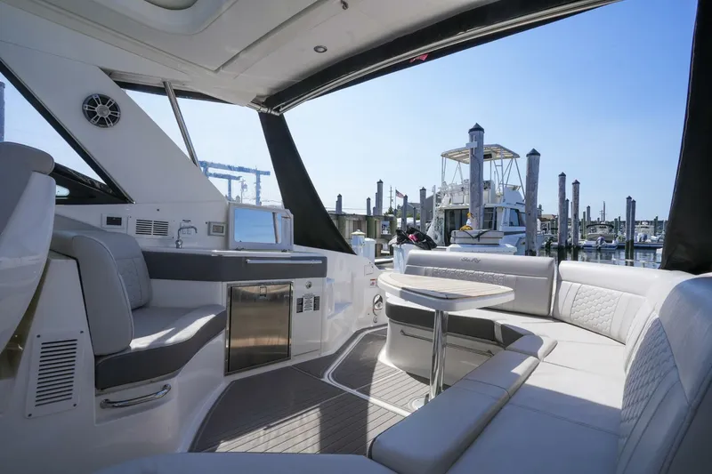 Slide: The Image of Sea Ray 320 Sundancer 2023 - 5270943