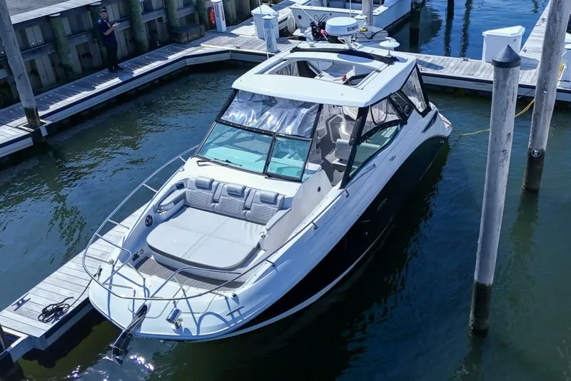 Slide: The Image of Sea Ray 320 Sundancer 2023 - 5270929