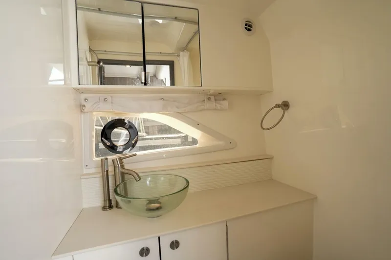Slide: The Image of Sea Ray 320 Sundancer 2023 - 5270957