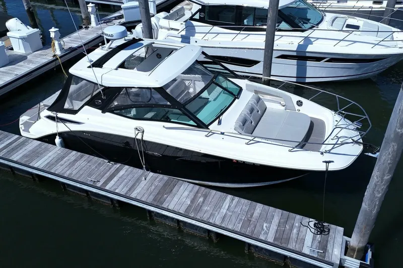 Slide: The Image of Sea Ray 320 Sundancer 2023 - 5270927