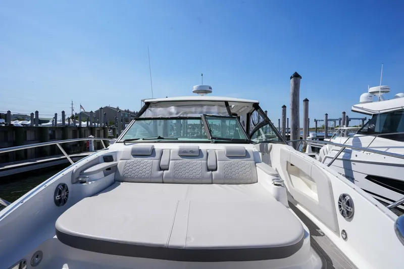 Slide: The Image of Sea Ray 320 Sundancer 2023 - 5270947