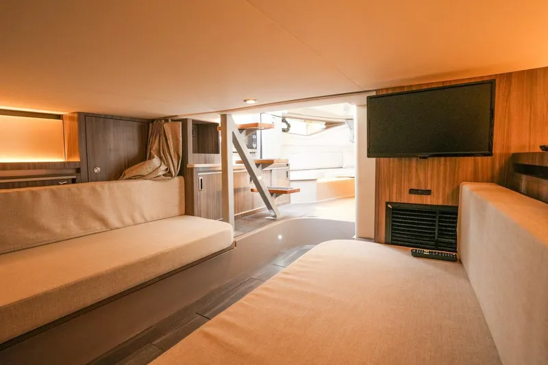 Slide: The Image of Sea Ray 320 Sundancer 2023 - 5270956