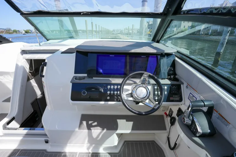 Slide: The Image of Sea Ray 320 Sundancer 2023 - 5270945