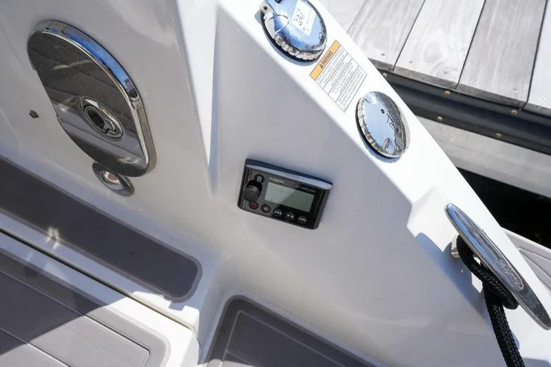 Slide: The Image of Sea Ray 320 Sundancer 2023 - 5270960